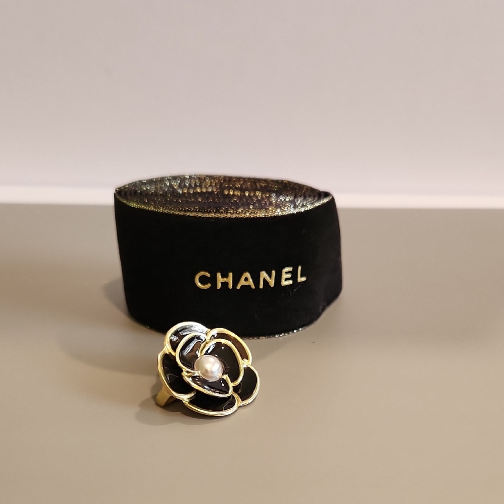 Authentic Chanel Ribbon Camellia Pearl Holiday Wrap & Camelia Charm